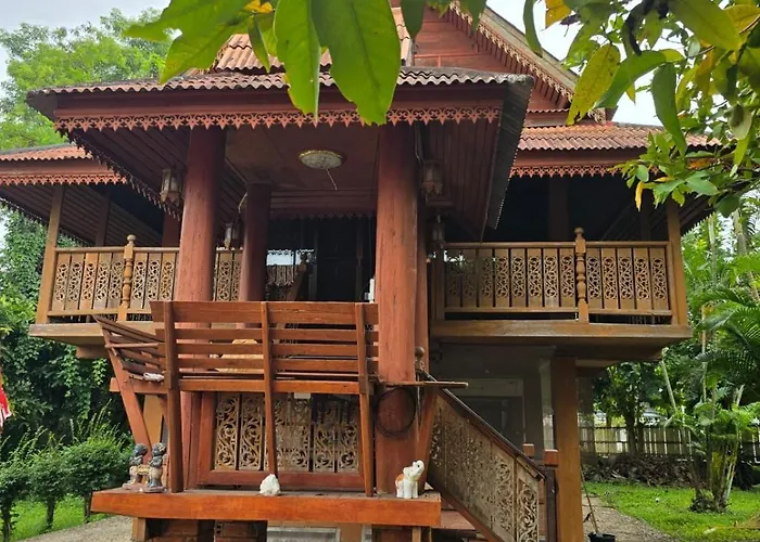 Sunny Family Garden House