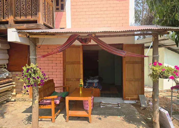 Sunny Family Garden House
