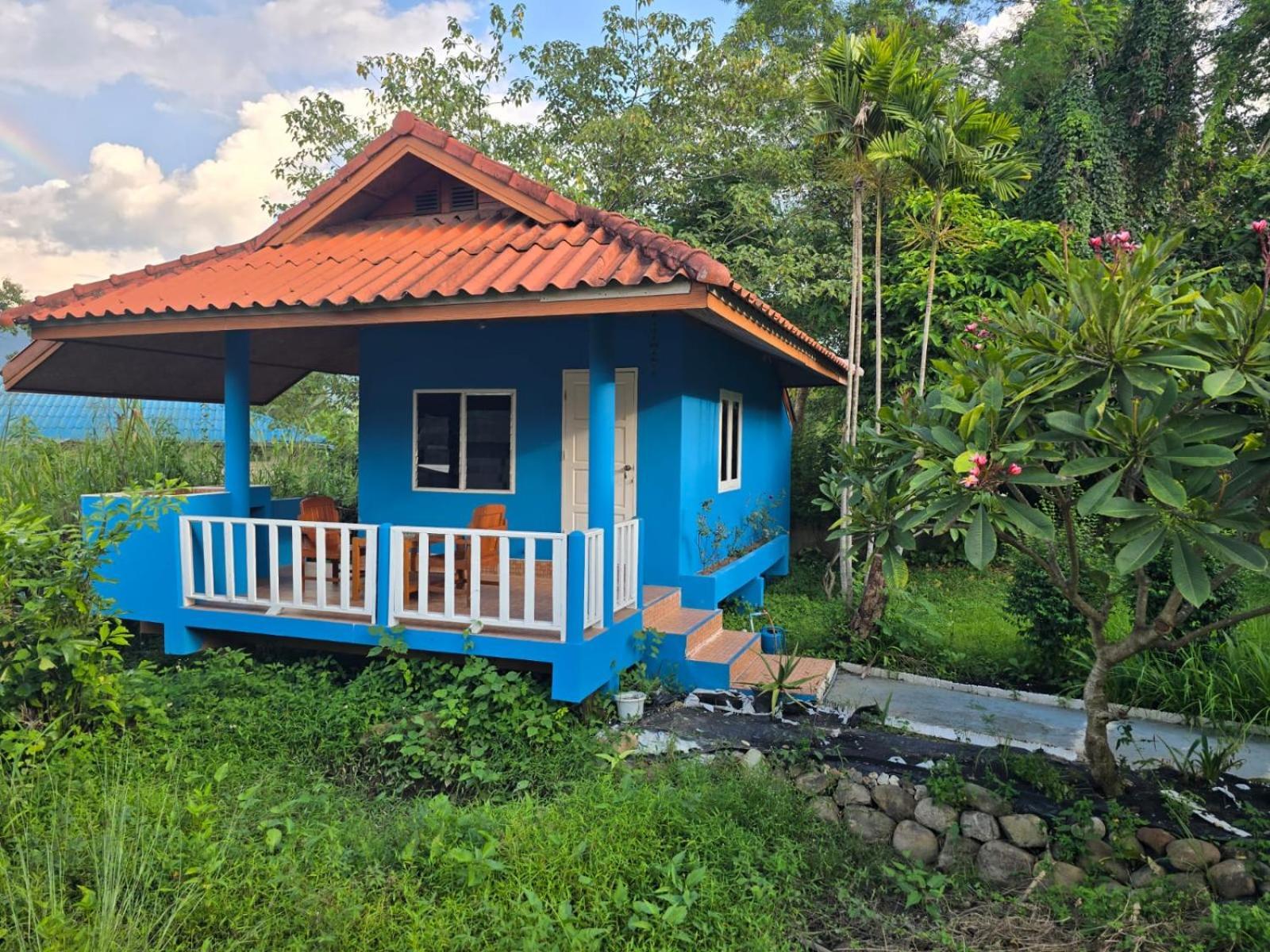 Sunny Family Garden House *