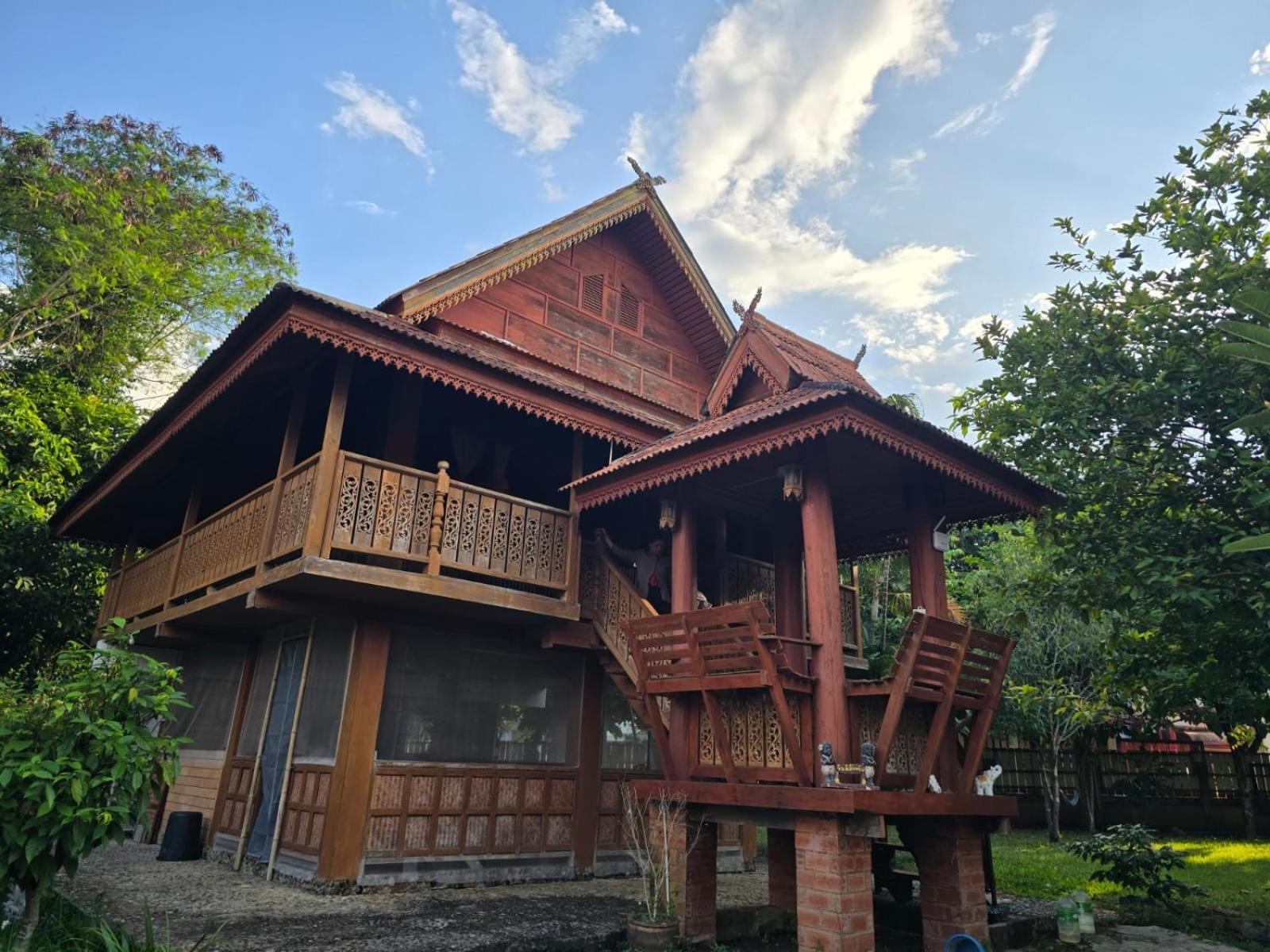 Sunny Family Garden House *