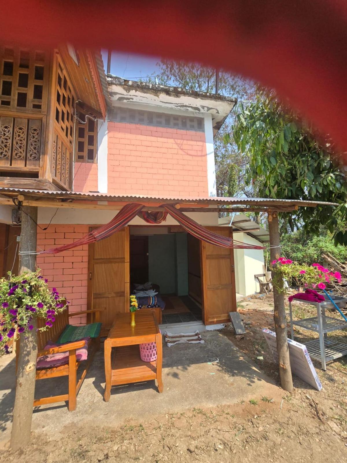 Sunny Family Garden House